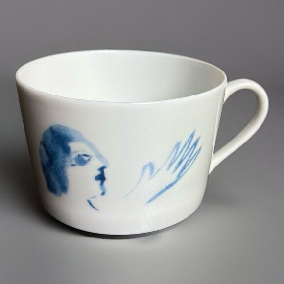 Bernardaud France MARC CHAGALL 'Offrande' Porcelain Breakfast Mug/Cup 2010 - Picture 1 of 7